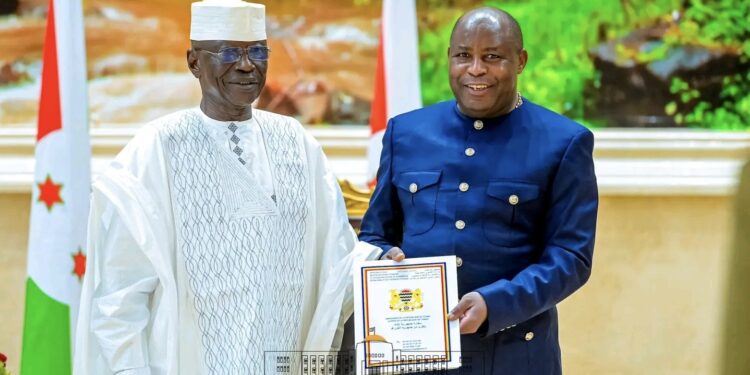 Burundi : L&rsquo;Ambassadeur du Tchad présente au Chef de l&rsquo;État Evariste Ndayishimiye