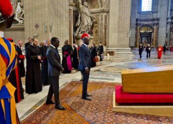 Tchad : Le ministre Guibolo Fanga Mathieu représente le président Mahamat Idriss Déby aux funérailles du pape François