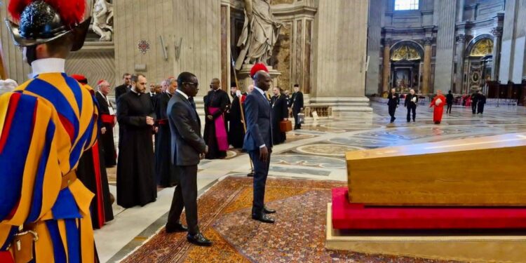 Tchad : Le ministre Guibolo Fanga Mathieu représente le président Mahamat Idriss Déby aux funérailles du pape François