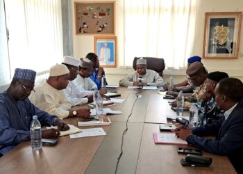 N’Djaména : Le Maire Rencontre les Forces de Sécurité pour Renforcer l’Application des Décisions Municipales