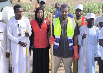 N&rsquo;Djamena : La commune du 10eme arrondissement nettoie le marché de Fondéré.