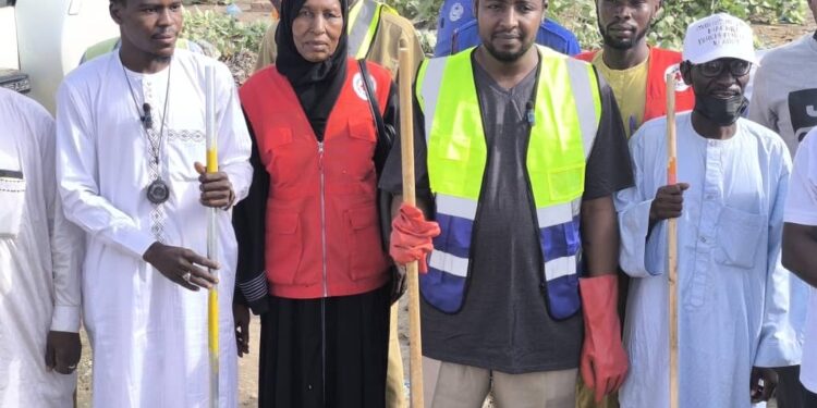 N&rsquo;Djamena : La commune du 10eme arrondissement nettoie le marché de Fondéré.