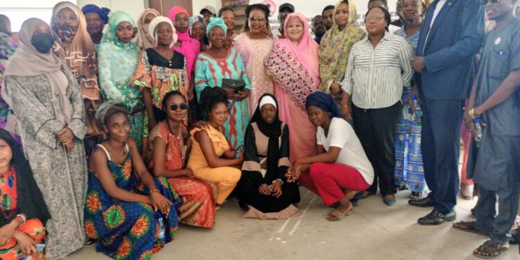 N&rsquo;Djamena : 110 survivantes de VBG bénéficient d&rsquo;une formation en informatique et pâtisserie