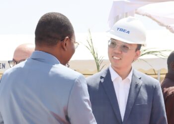 Tchad : Le Premier ministre donne le coup d’envoi à de grands projets solaires et à la modernisation du réseau électrique de N’Djaména