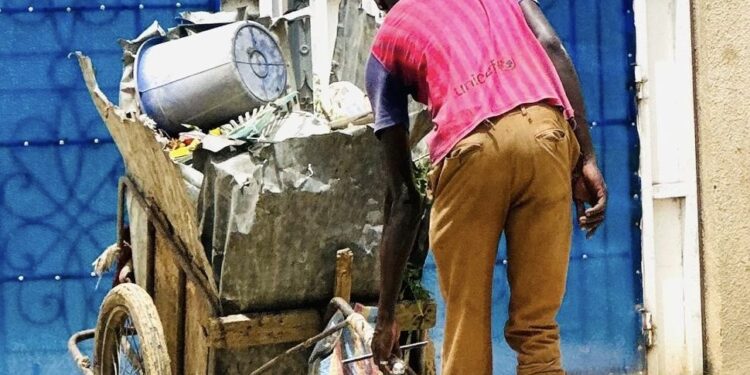 Tchad : Quand les éboueurs de N’Djamena transforment les ordures en source de revenus