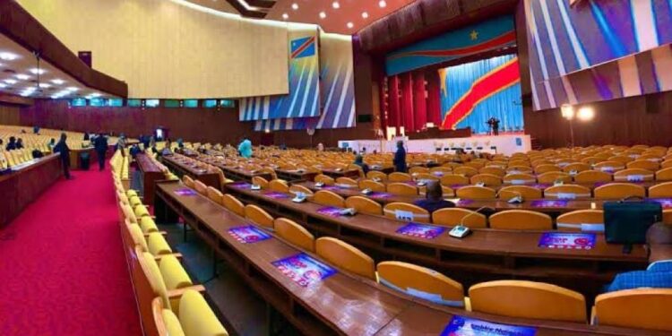 RDC : Vers un partenariat stratégique avec les USA ? Les députés nationaux défendent l’accord minier face aux critiques 