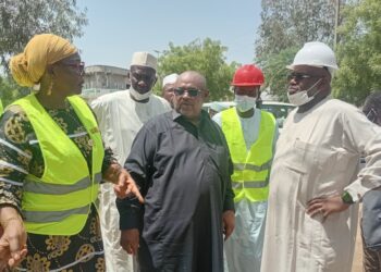 N’Djaména : Le ministre de l’Aménagement évalue les travaux de curage des caniveaux dans quelques quartiers.