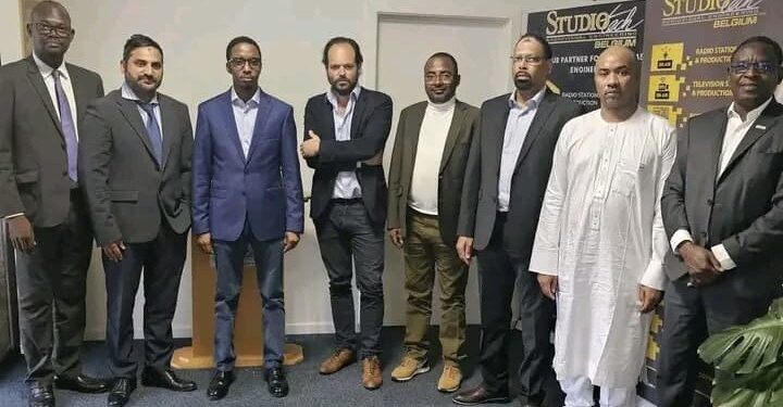 Belgique : Le Ministre Gassim Chérif Mahamat visite les locaux de Studiotech à Bruxelles