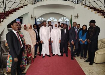 Diplomatie : le ministre d&rsquo;État en visite au Consulat Général du Tchad à Douala