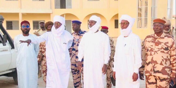 Bardaï : Le ministre des Infrastructures inspecte les travaux publics.