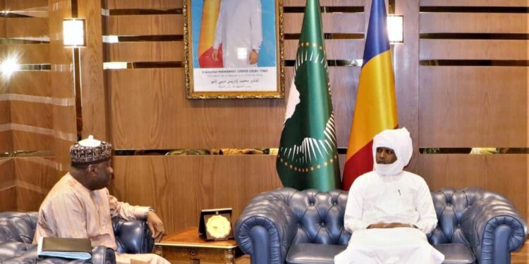 Tchad: Le Ministre des Affaires étrangères Abdoulaye Sabre Fadoul échange avec le Secrétaire Exécutif de la CEN-SAD