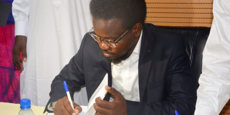 N’Djaména : Dr Mahamat Magar Arou présente et dédicace son nouvel ouvrage « Les Références normatives en matière de lutte contre la traite des personnes au Tchad »