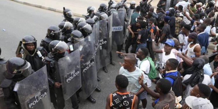 Angola : 22 morts dans des manifestations violentes contre la hausse des prix du carburant