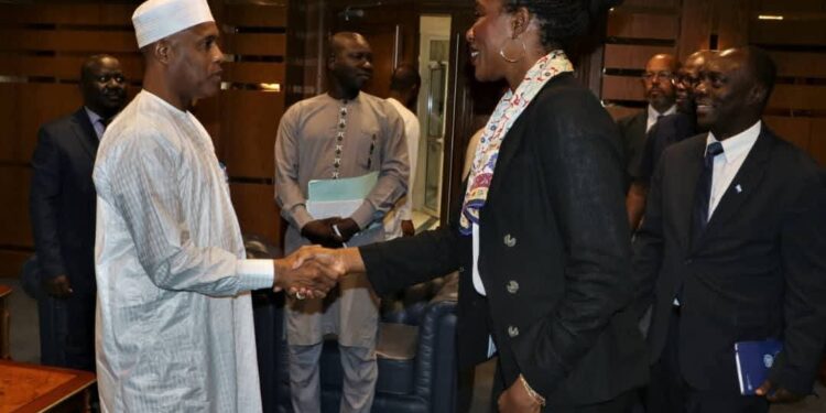 Tchad : Le ministre d’État Abdoulaye Sabre Fadoul reçoit une délégation d’OCHA en mission pour renforcer la coordination humanitaire face aux crises à l’Est du pays