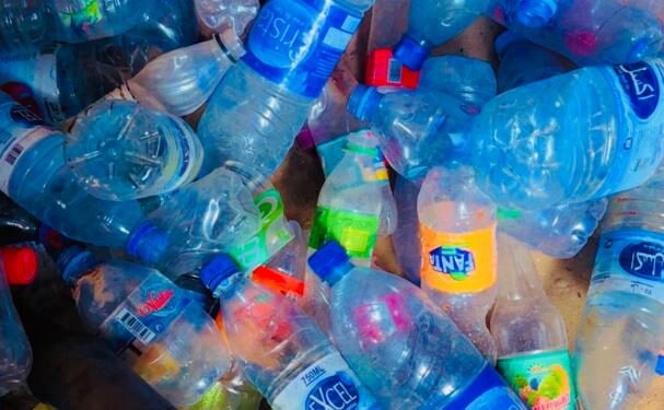 Société : La revente de bouteilles plastiques, un danger silencieux pour la santé