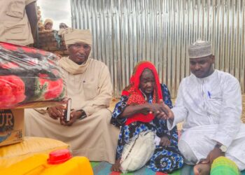 Batha : Les délégués provinciaux de l’Action sociale et de l’Aménagement du Territoire assistent une mère en détresse à Oum-Hadjer