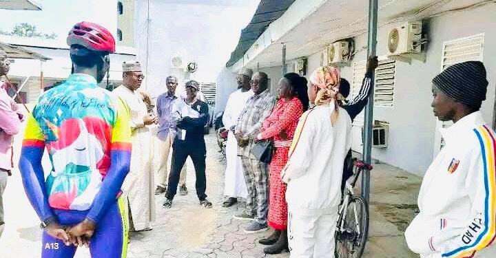 Tchad : Le ministre des Sports encourage les cyclistes qui représenteront le pays à Yaoundé.