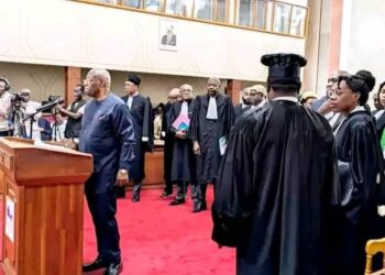 Cameroun : Le Conseil constitutionnel rejette la requête d’Akere Muna sur l’inéligibilité de Paul Biya