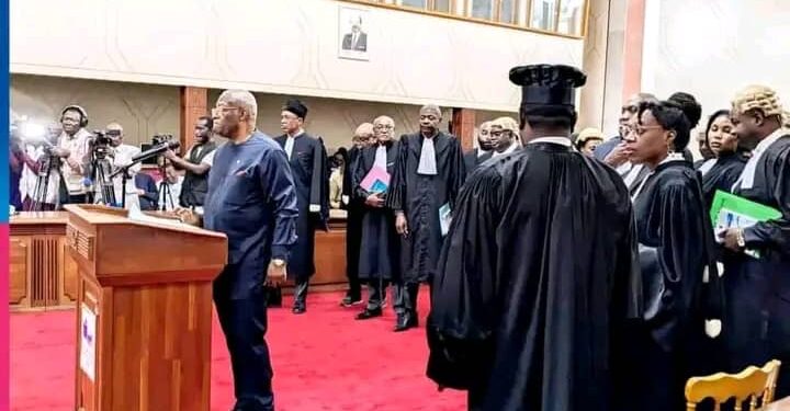 Cameroun : Le Conseil constitutionnel rejette la requête d’Akere Muna sur l’inéligibilité de Paul Biya