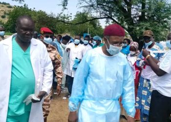 Guéra : Le Ministre de la Santé visite le site de prise en charge des malades du choléra à Bitkine