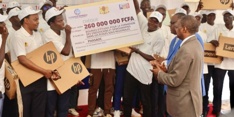 Tchad : Remise des bourses et kits d’études aux lauréats tchadiens des Écoles régionales de statistique et de démographie