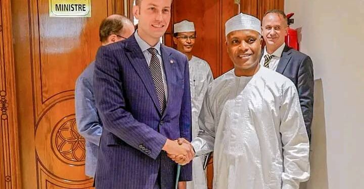 Cooperation : Le Ministre d’État Abdoulaye Sabre Fadoul reçoit le président du Groupe d’Amitié France-Tchad