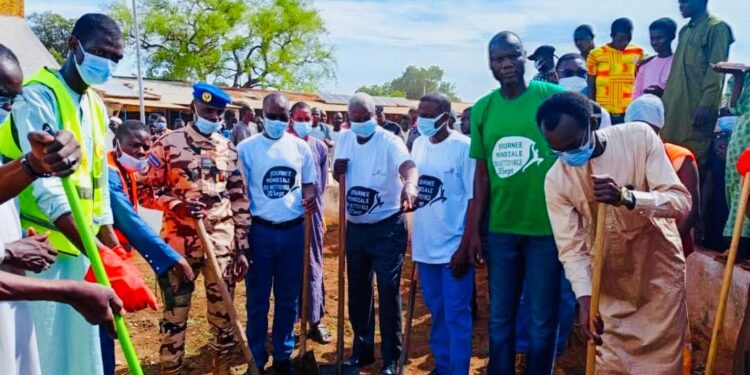 Pala : Une vaste opération de salubrité organisé au marché de la ville par la Mairie et Let&rsquo;s Do I&rsquo;t