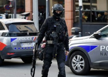 France : un homme abattu après avoir attaqué des enfants et des policiers à la machette près de Toulon