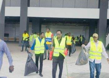 Tchad : Le ministère de la Jeunesse et des Sports donne l’exemple en nettoyant le Stade Olympique