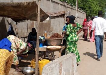 Tchad : La vente de nourritures non couvertes à N’Djamena, un danger silencieux pour la santé publique