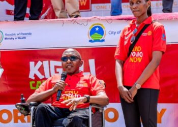 Rwanda : Un écrivain handicapé par la poliomyélite inspire la campagne de sensibilisation du Rotary à Kigali