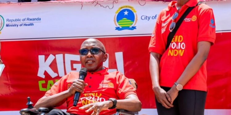 Rwanda : Un écrivain handicapé par la poliomyélite inspire la campagne de sensibilisation du Rotary à Kigali