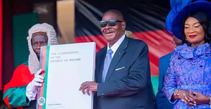 Malawi : Le nouveau président prête serment et envoie un message fort contre la corruption