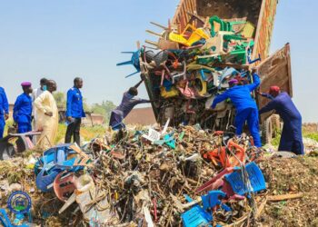 Tchad : N’Djamena mène une vaste opération d’incinération de chicha, produits prohibés, sachets plastiques et alcool frelaté pour protéger la santé publique