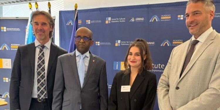 Diplomatie : L’Ambassadeur du Tchad en Allemagne met en avant la culture comme levier de paix