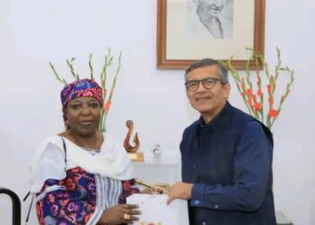 L’Ambassadrice du Tchad en Inde reçue par le Secrétaire à la Défense indien pour renforcer la coopération bilatérale