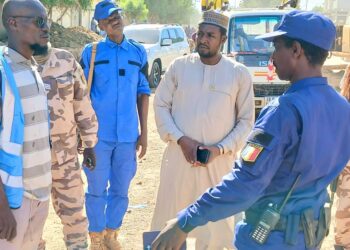 Tchad : Le maire Mahamat Khalil Abdelkerim reprend le contrôle des travaux de bitumage de la rue 7 face aux perturbations