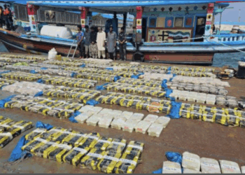 Kenya : La Marine kenyanne réalise une saisie historique de 1,024 tonnes de méthamphétamine en mer, six Iraniens arrêtés