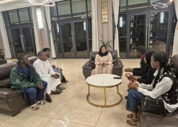 Rencontre entre la Ministre Fatimé Aldjineh Garfa et les étudiants tchadiens à Kigali