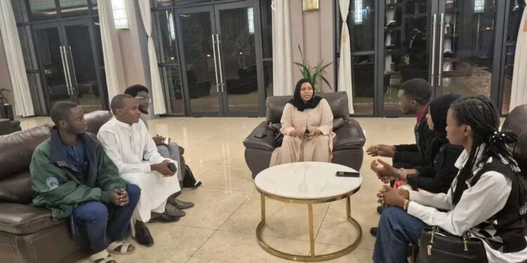 Rencontre entre la Ministre Fatimé Aldjineh Garfa et les étudiants tchadiens à Kigali