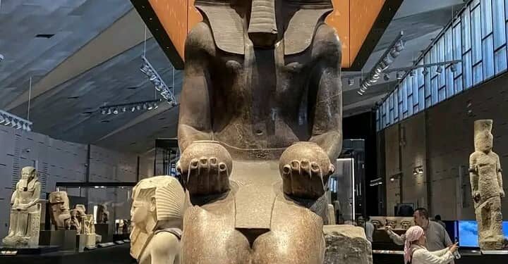 Égypte : Le GEM, un musée monumental à l’ombre des pyramides, entre héritage antique et modernité