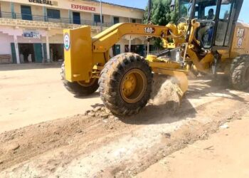 Tchad : La Voirie de la Commune de la Ville de N&rsquo;Djamena lance une opération de réhabilitation des routes dégradées dans le 8ème arrondissement