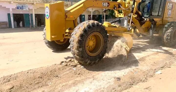 Tchad : La Voirie de la Commune de la Ville de N&rsquo;Djamena lance une opération de réhabilitation des routes dégradées dans le 8ème arrondissement