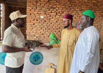 Goz Beida : La Fondation Lumière des Jeunes pour le Développement fait des dons à l&rsquo;école coranique « Majma Tanwir Al-Qouloub ».