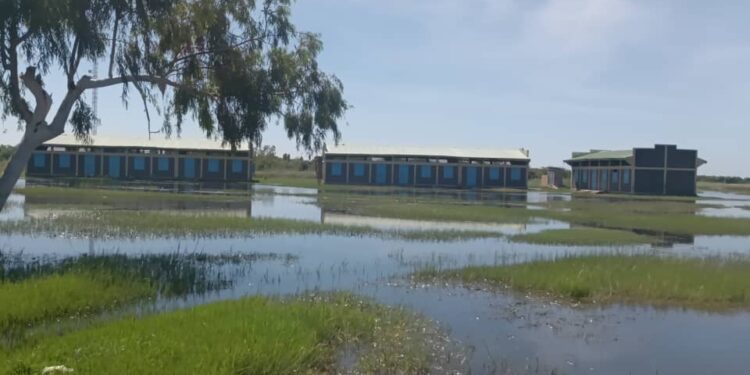 Lac : « Une école fermée, c’est un avenir qui se ferme », lance le sous-préfet, face à la récurrence des inondations à Kinasserom qui paralysent l&rsquo;éducation