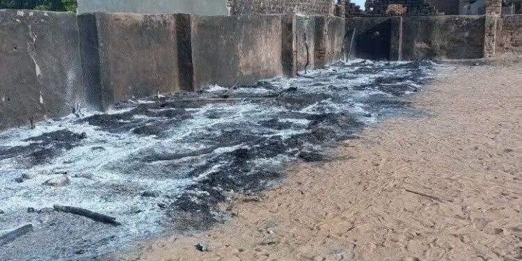 Tchad : Un élève met le feu à son établissement scolaire suite à la saisie de son portable à Dourbali