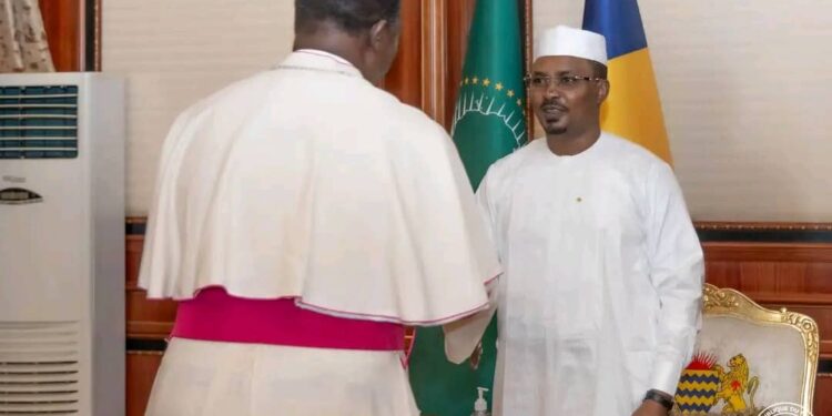Tchad : Le Président Mahamat Idriss Déby Itno reçoit l’Archevêque de N’Djaména en vue d’une rencontre ecclésiale majeure