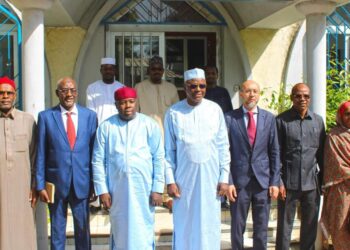 Tchad : Le ministre de l’Eau et de l’Énergie reçoit Shanghai Electric Group pour un partenariat sur le solaire.