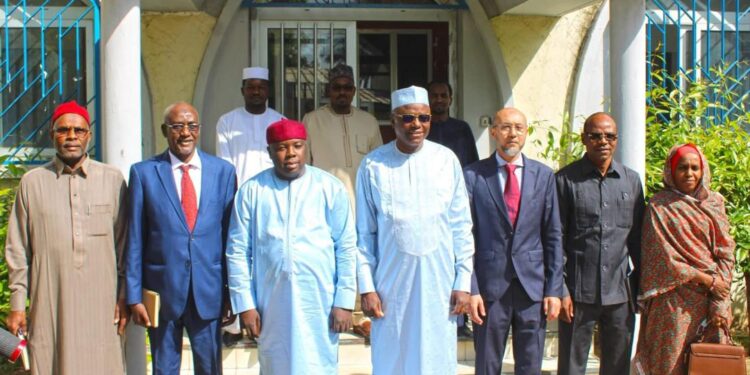 Tchad : Le ministre de l’Eau et de l’Énergie reçoit Shanghai Electric Group pour un partenariat sur le solaire.