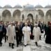 Turquie : Le Pape Léon XIV visite la célèbre Mosquée Bleue d&rsquo;Istanbul.